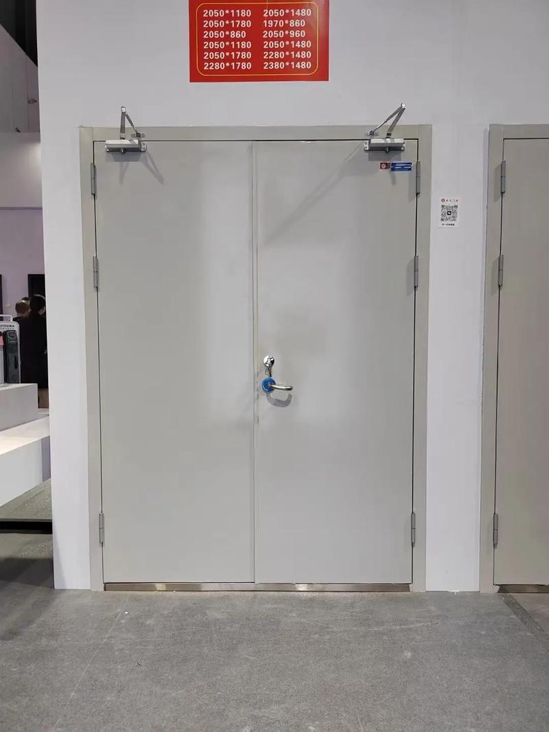 防火門(mén)現(xiàn)貨供應(yīng) 鋼制乙級(jí)與鋼木防火門(mén)的選擇與優(yōu)勢(shì)